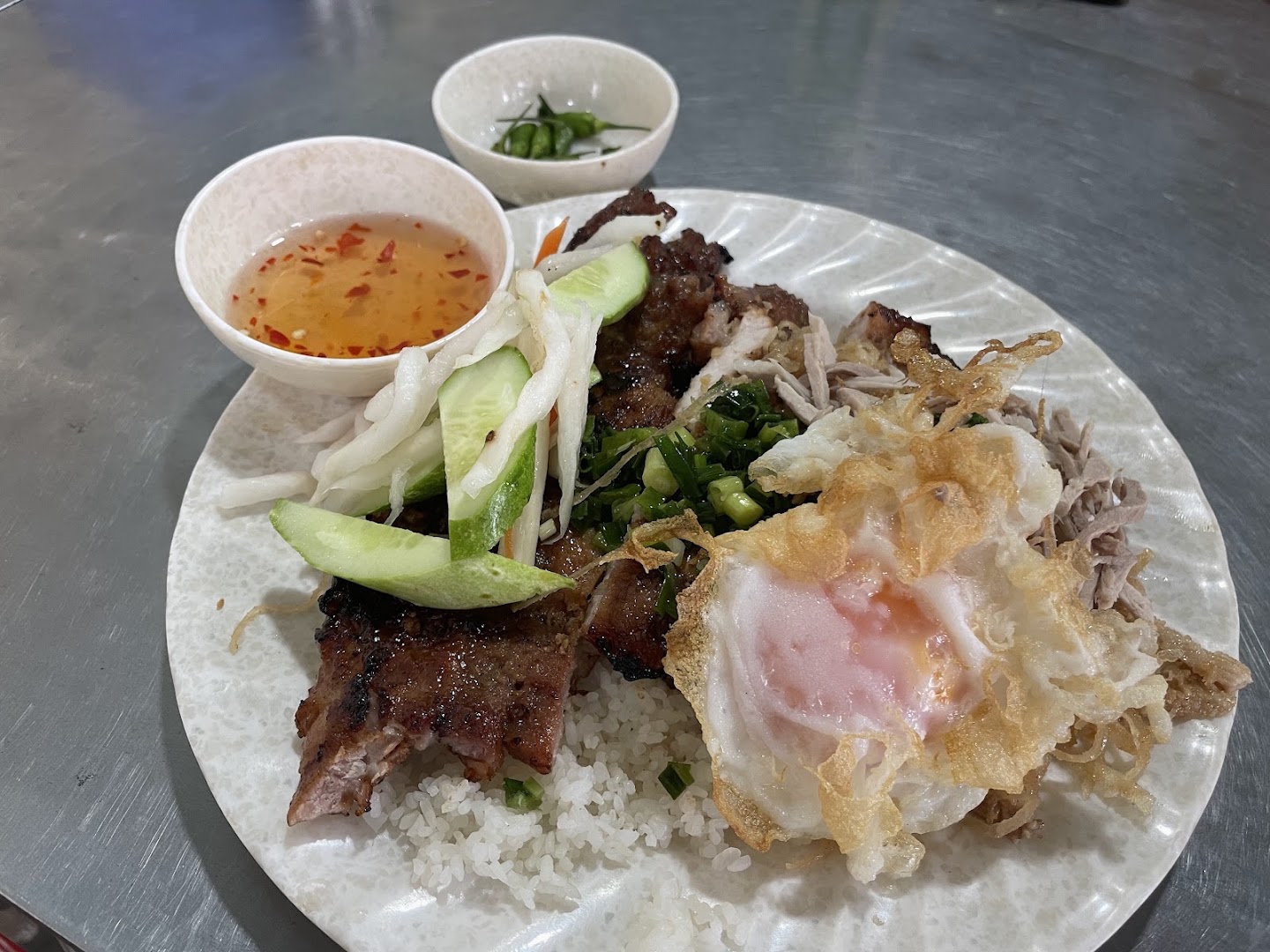 Cơm Tấm Ba Ghiền: appetizing photo of restaurant food