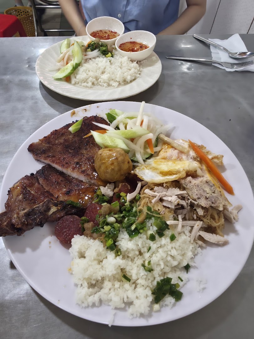 Cơm Tấm Ba Ghiền: appetizing photo of restaurant food