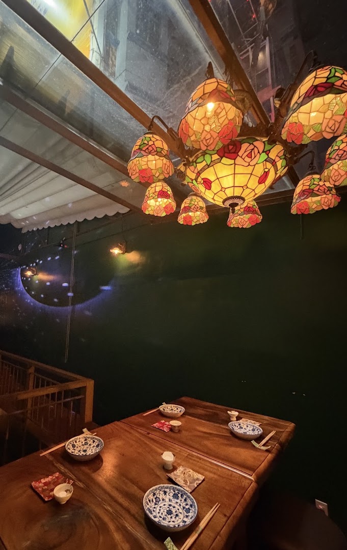 Doobie Doo Bar: inviting bar interior atmosphere