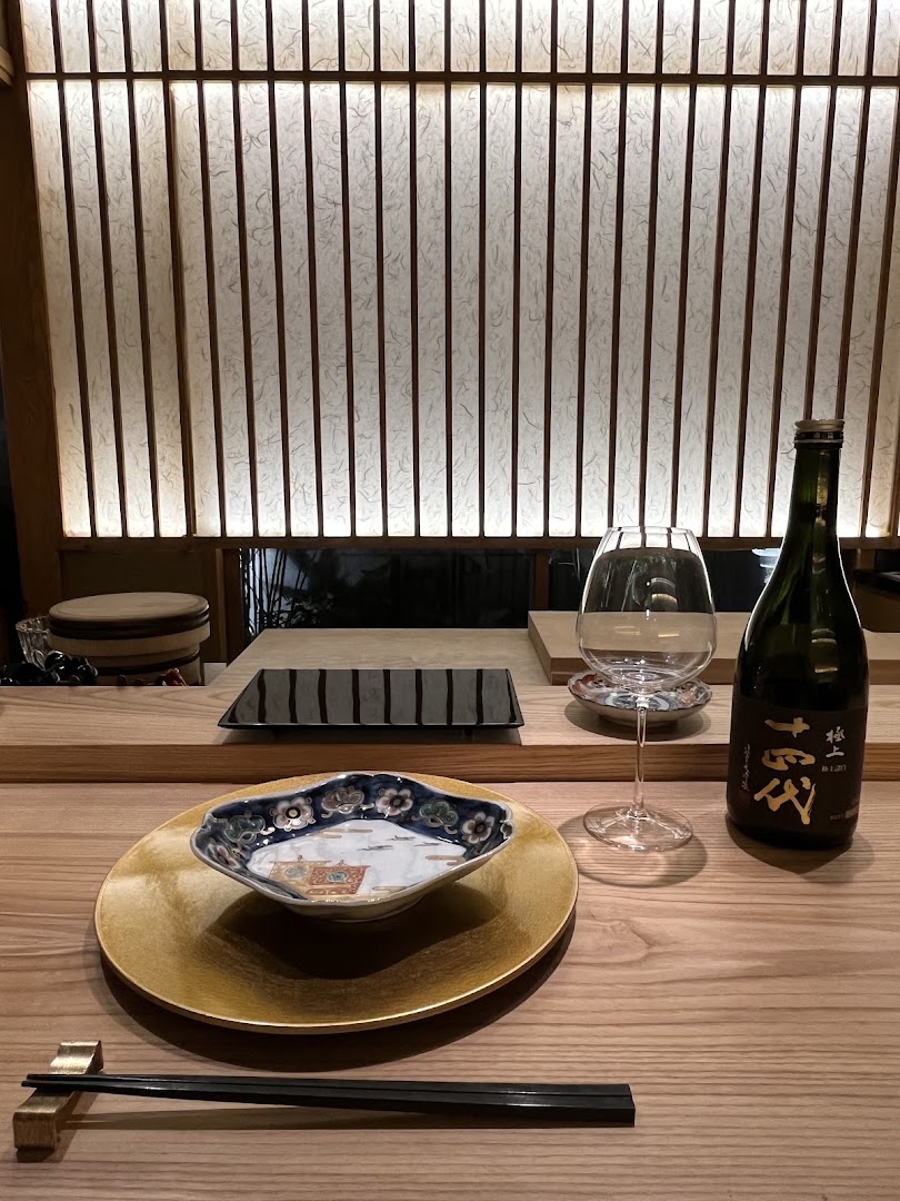 Itadaki Saigon: professional and inviting table setting