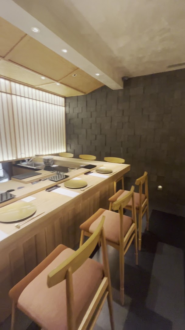 Itadaki Saigon: clear interior shot of restaurant
