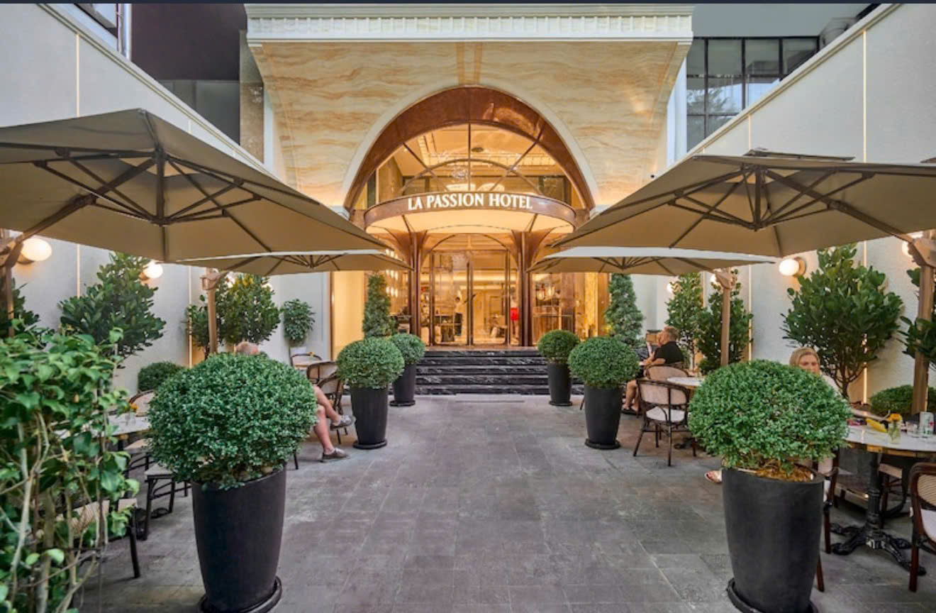 La Passion Saigon Hotel: attractive, professional hotel entrance photo