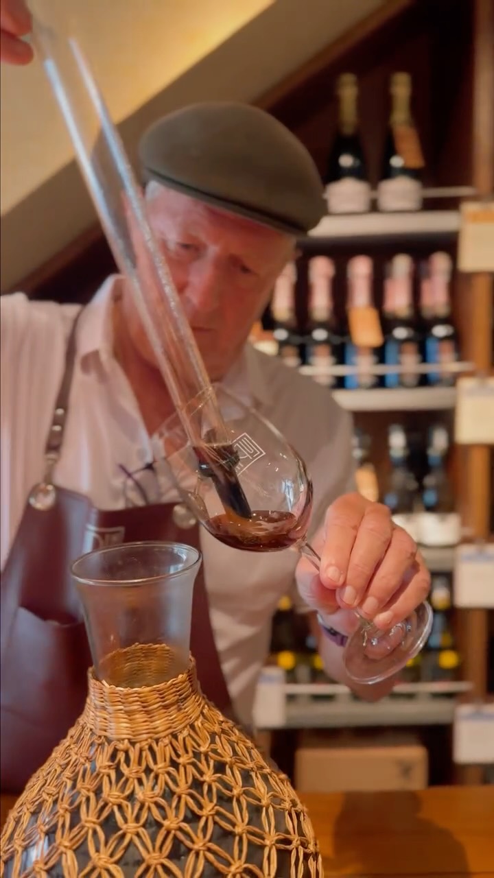 Lupin Bistrot & Vins: professional shot of staff service