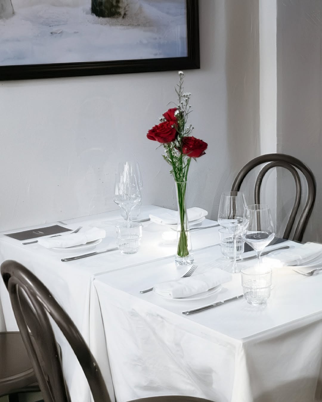 Muội: professional and inviting table setting