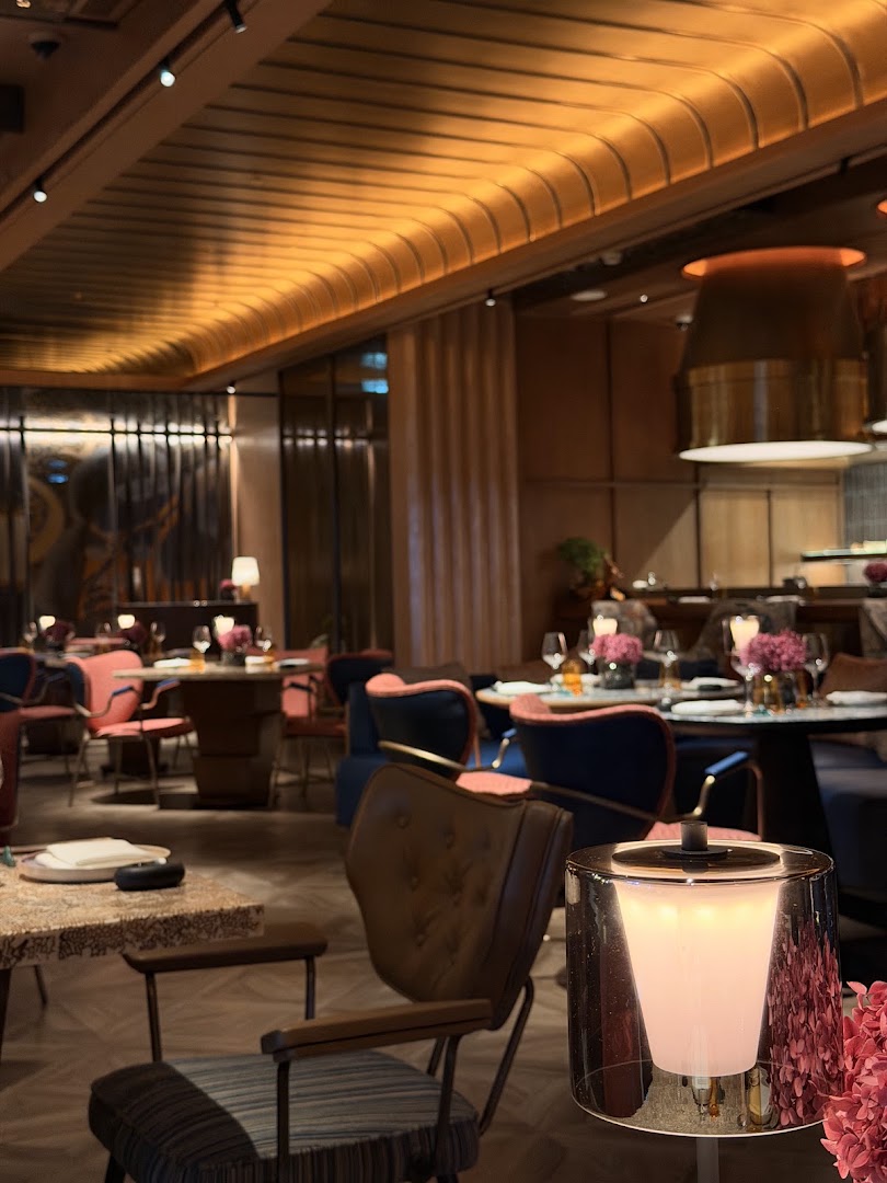 Nikura: high quality, inviting restaurant interior