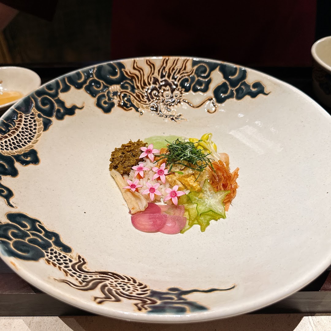 NÔM: beautifully presented high-quality food dish