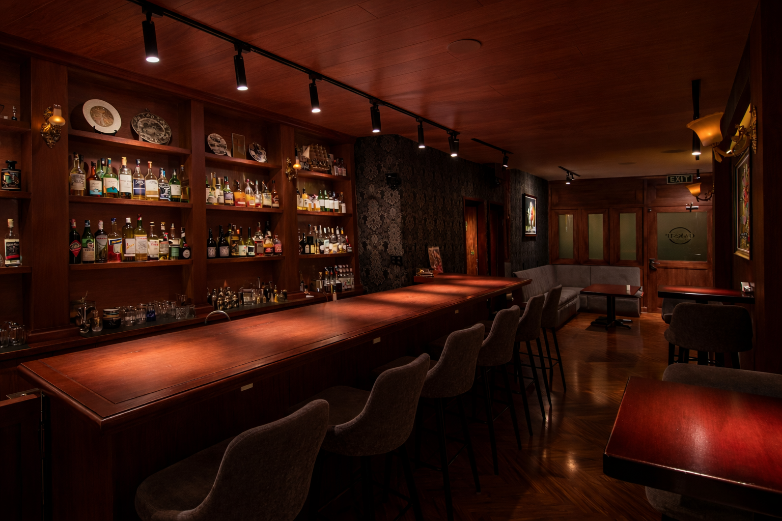 Oaksip: professional, inviting bar interior shot