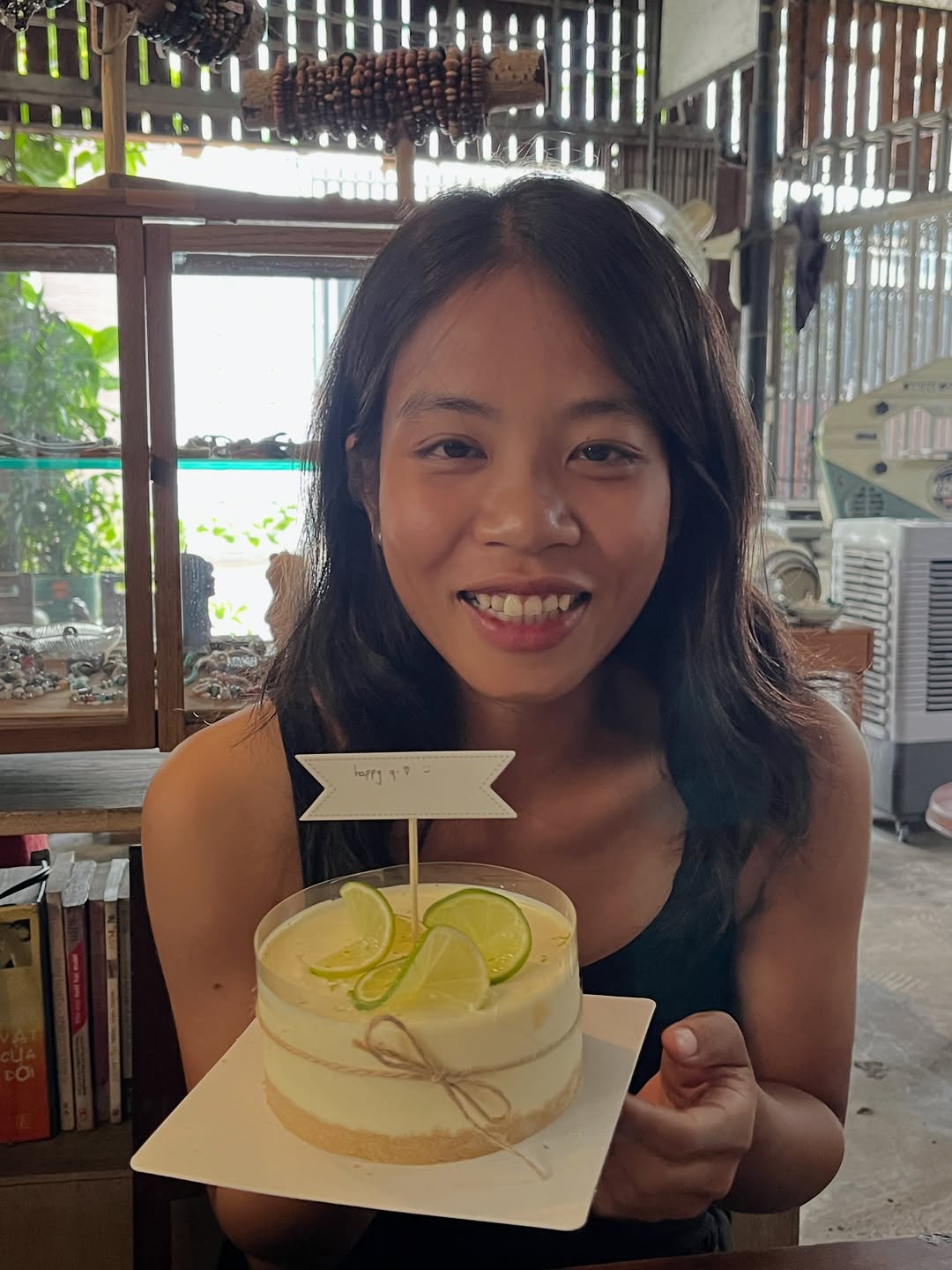 Ốc Oanh: customer enjoying food at venue