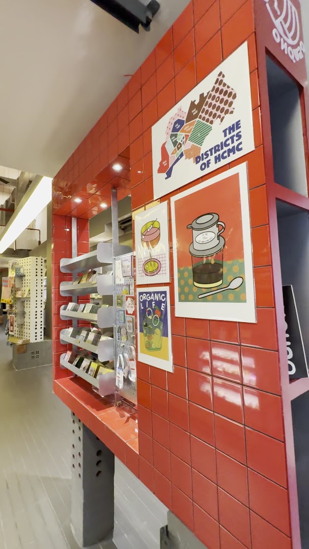 OHQUAO Souvenir Dept.: shop interior and products