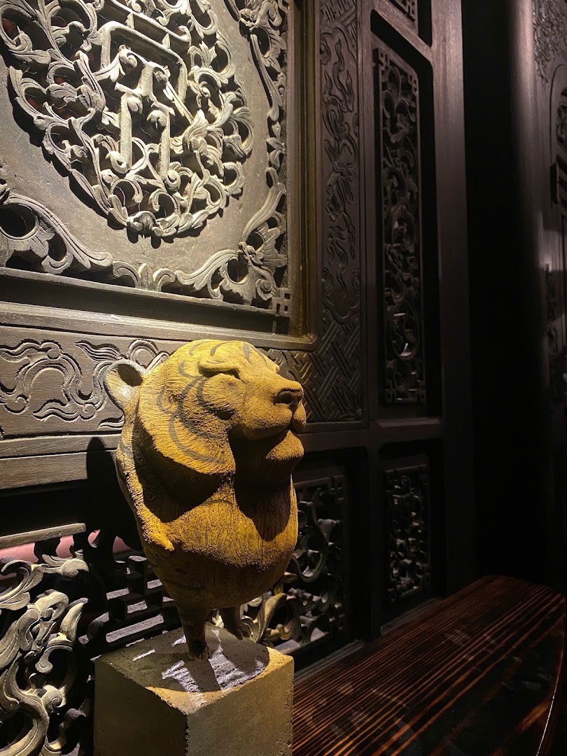 Omakase Tiger Thảo Điền: high quality atmospheric interior shot