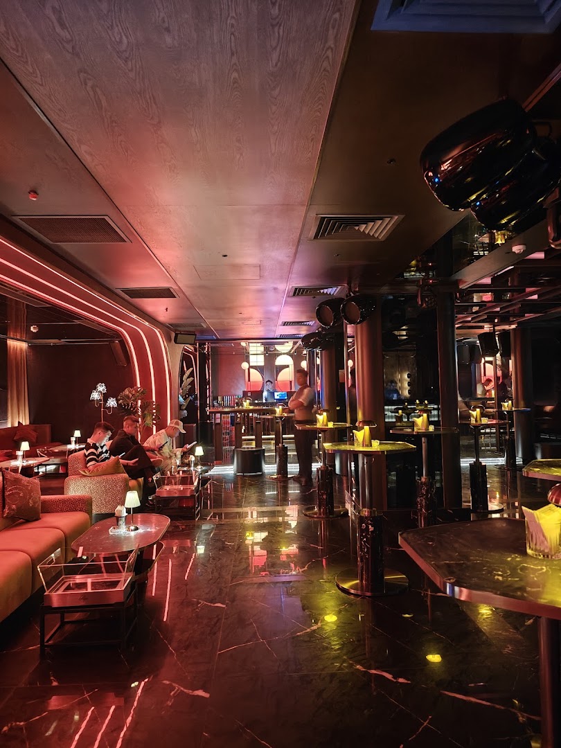 Papi: venue atmosphere and interior
