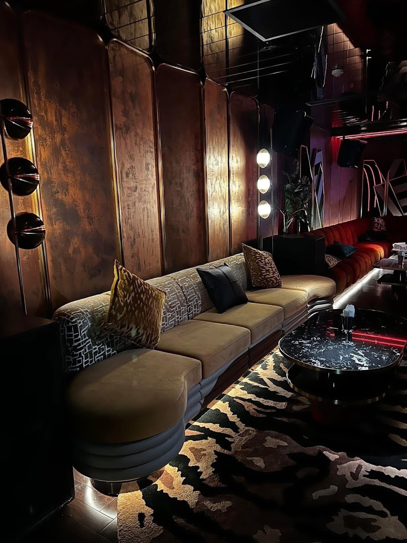 Papi: high quality interior atmosphere shot