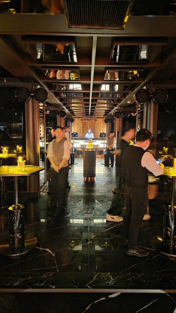 Papi: venue atmosphere and staff