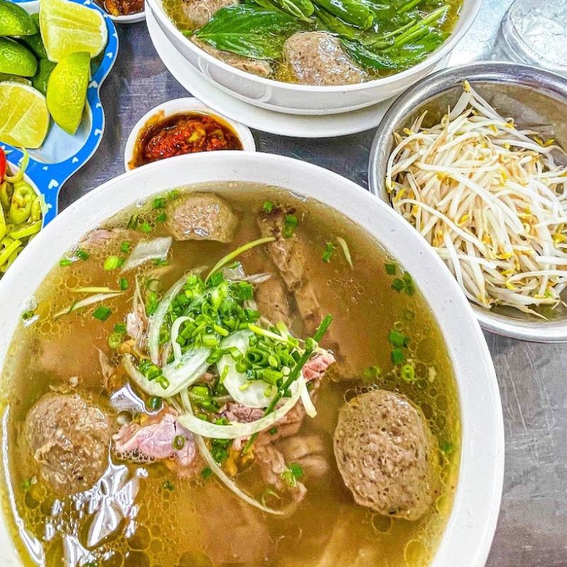 Phở Lệ: appetizing, high-quality food photography