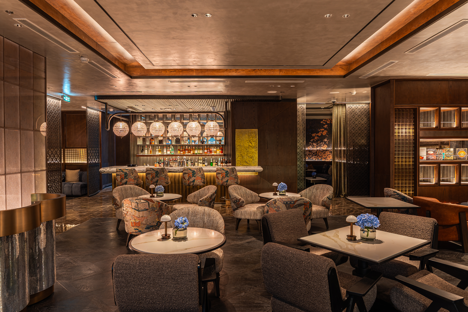 Pisco Hana: professional interior shot of bar