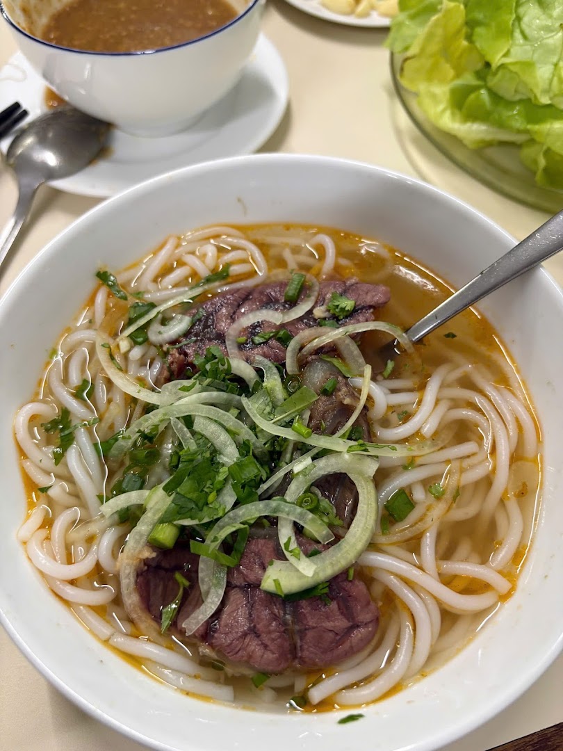 Quán Ăn Ngự Bình: appetizing photo of restaurant food