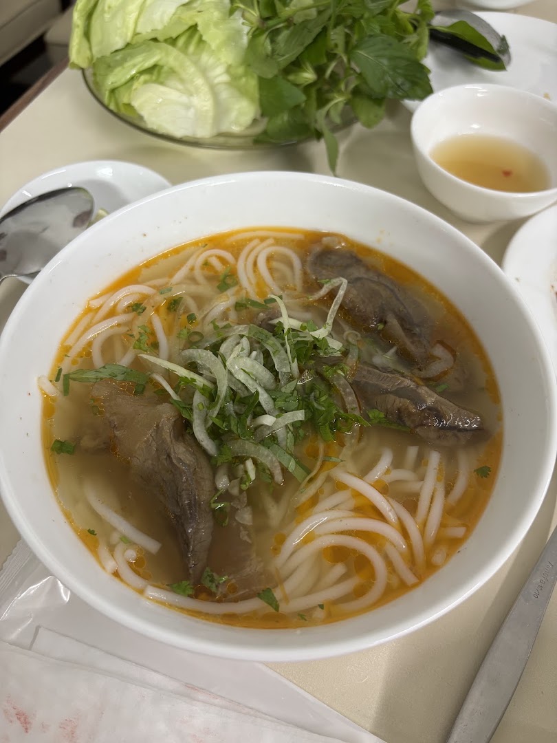 Quán Ăn Ngự Bình: appetizing photo of restaurant food
