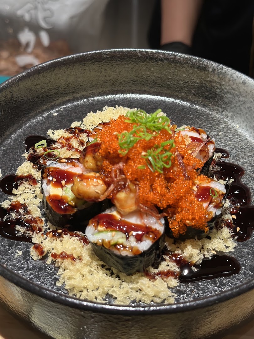 Roll Sushi Tiger: appetizing, high-quality food photography