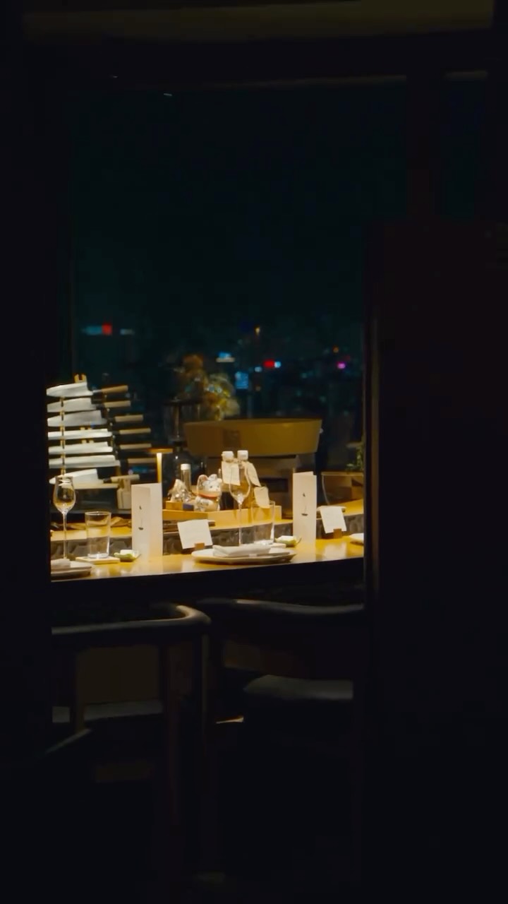 Sabi Sky Omakase: atmospheric shot of restaurant interior