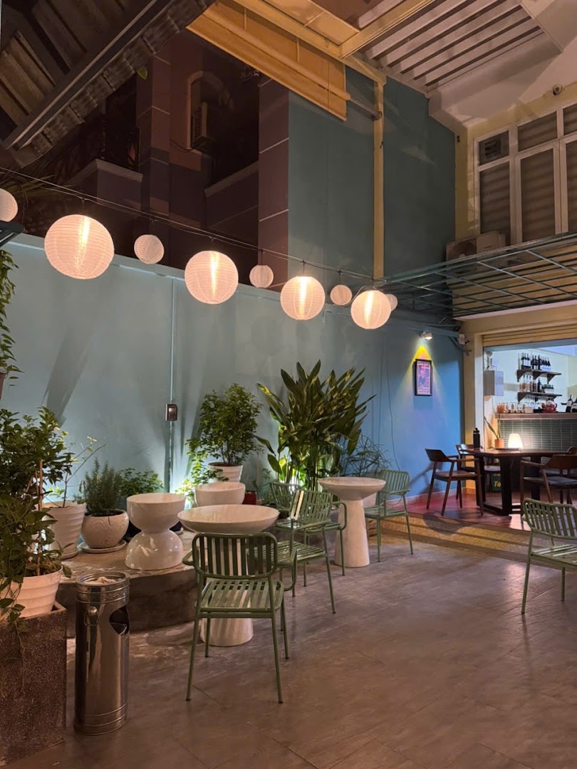 Tà Tà Kitchen: attractive and inviting restaurant terrace