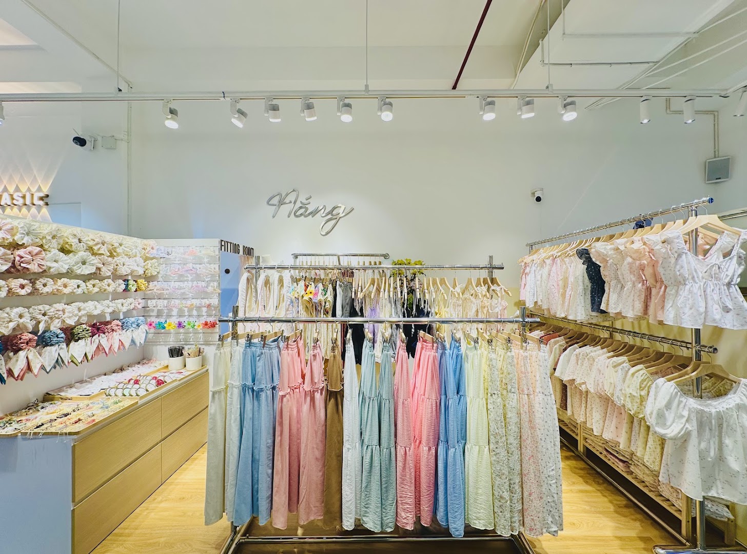 The Box Icon: clear, professional shop interior photo