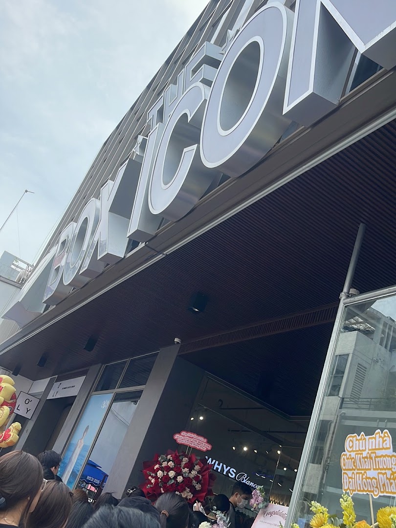 The Box Icon: clear storefront and signage photo