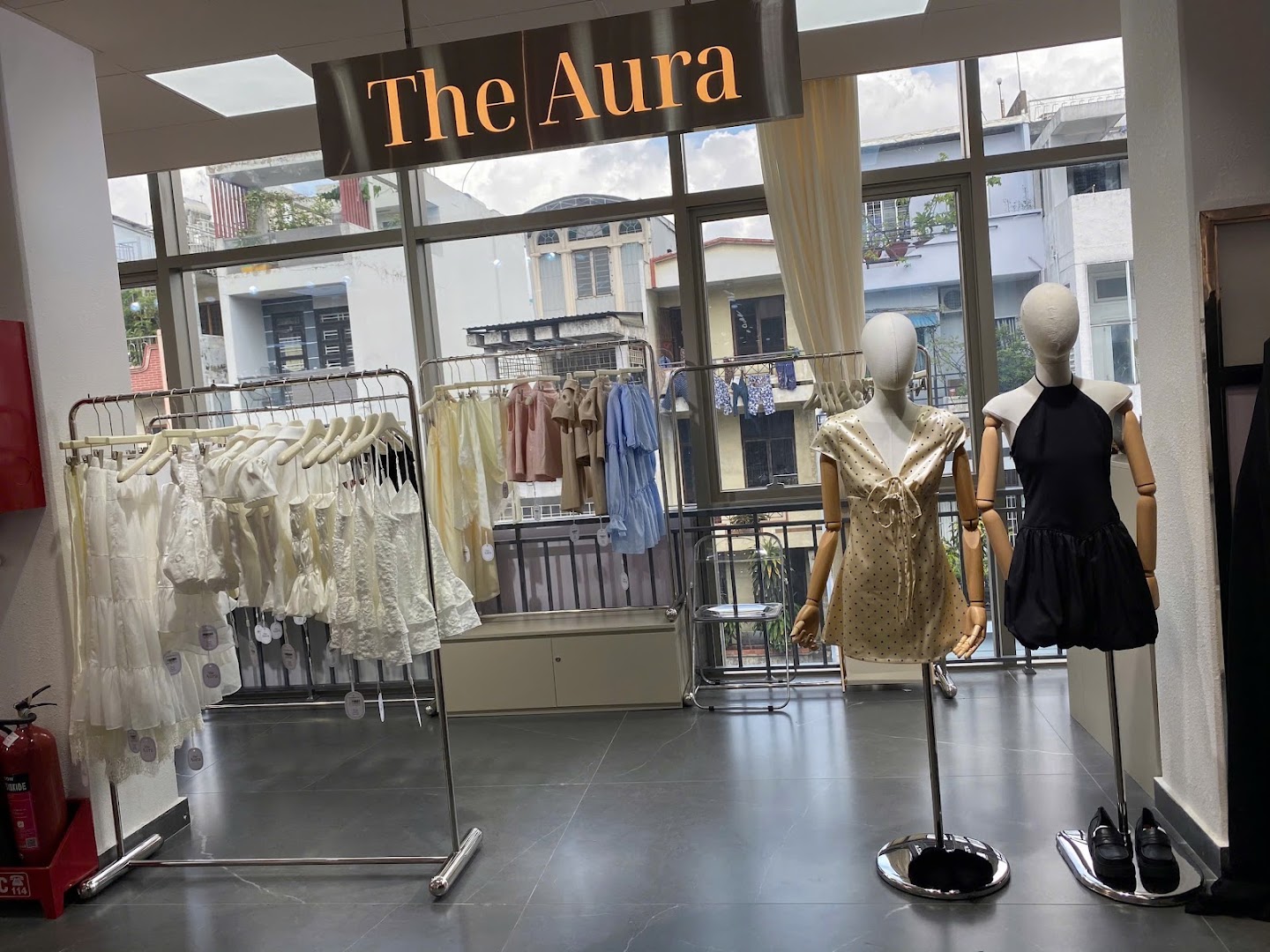 The Box Icon: clear display of shop interior