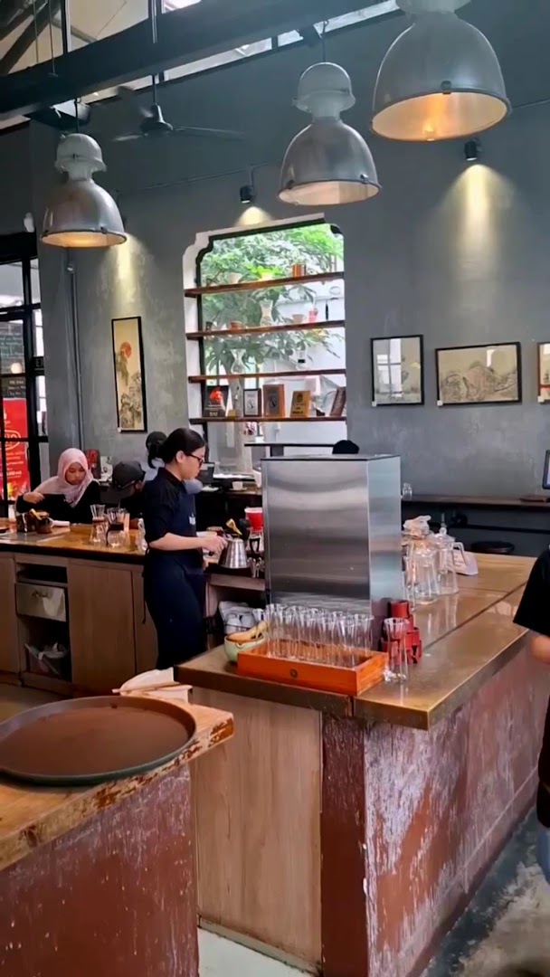 The Workshop Coffee: inviting cafe atmosphere