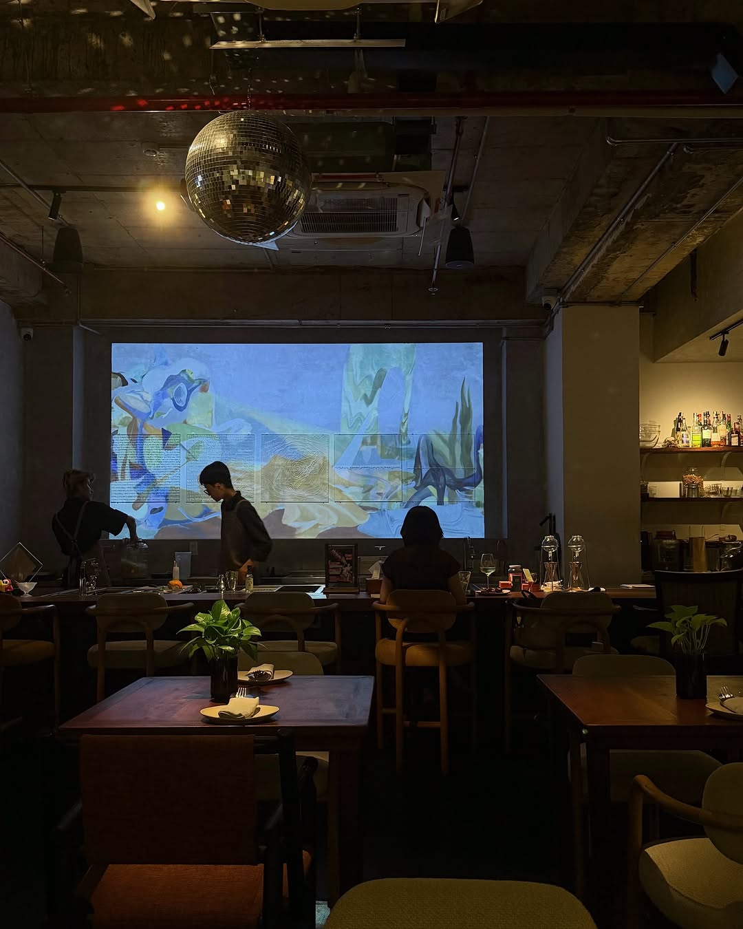 Unu Cocktails & Eatery: atmospheric and professional interior shot