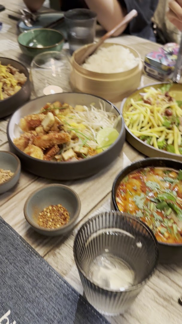 Hidden Thaiger: appetizing photo of restaurant food