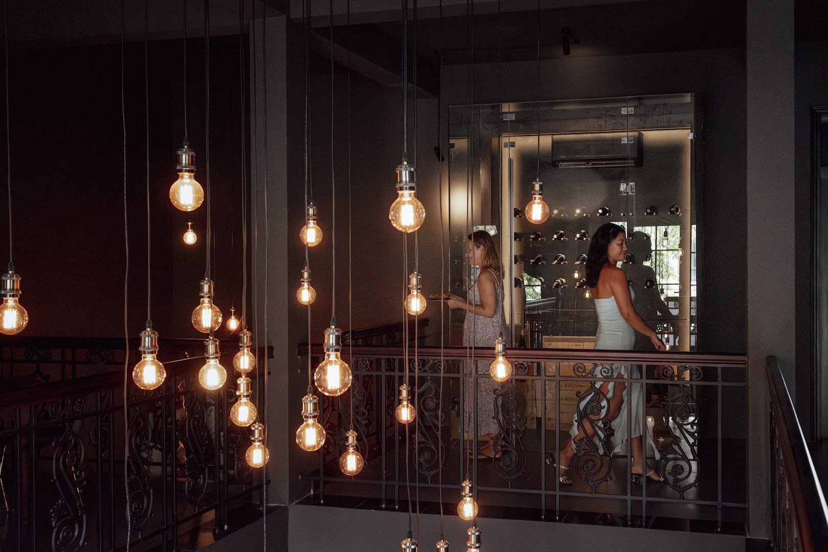 Vincognito: atmospheric interior with elegant lighting