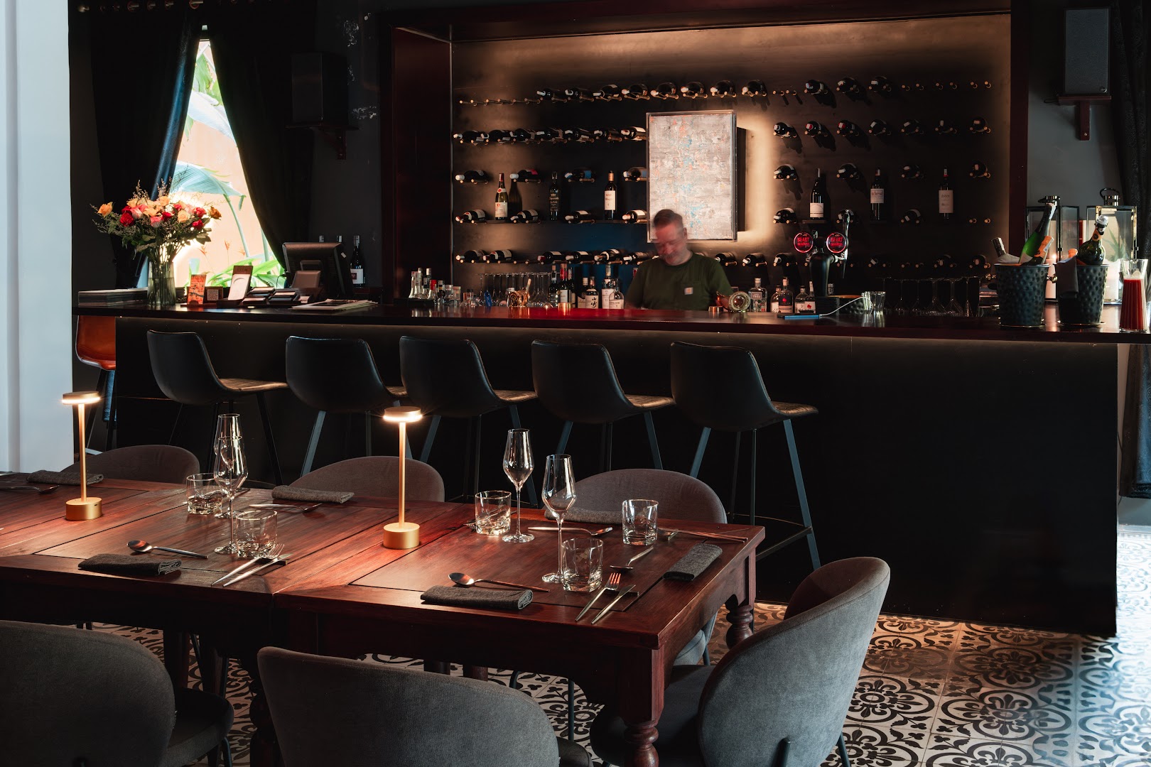 Vincognito: professional shot of bar interior