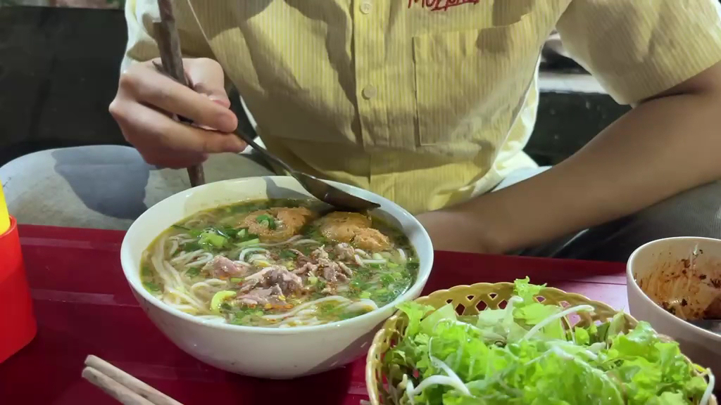 Bún Bò Bà Nga: appetizing photo of served food