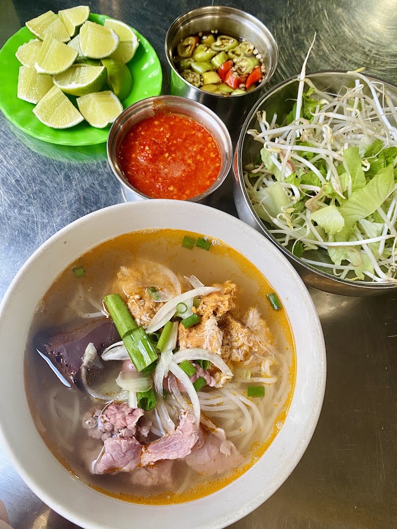 Bún Bò Mụ Rơi: appetizing, clear photo of food