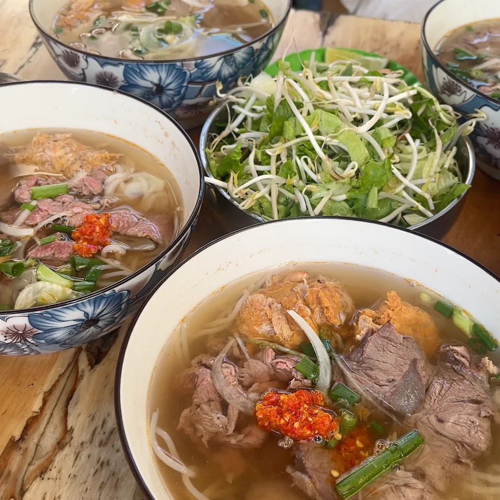 Bún Bò Mụ Rơi: appetizing photo of served food