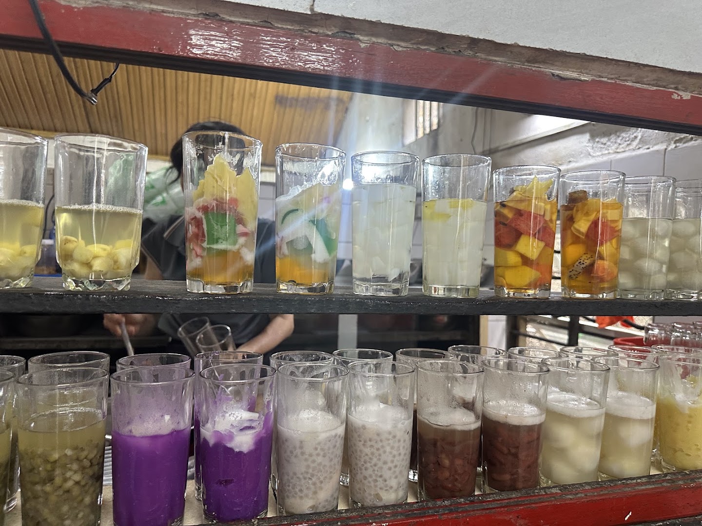 Chè Hẻm: appetizing display of venue offerings