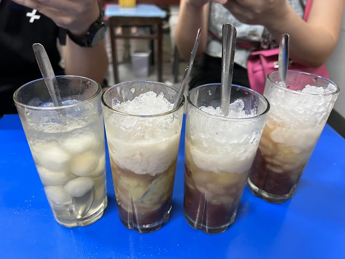 Chè Hẻm: clear photo of served drinks