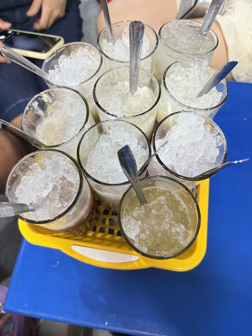 Chè Hẻm: appetizing photo of served drinks