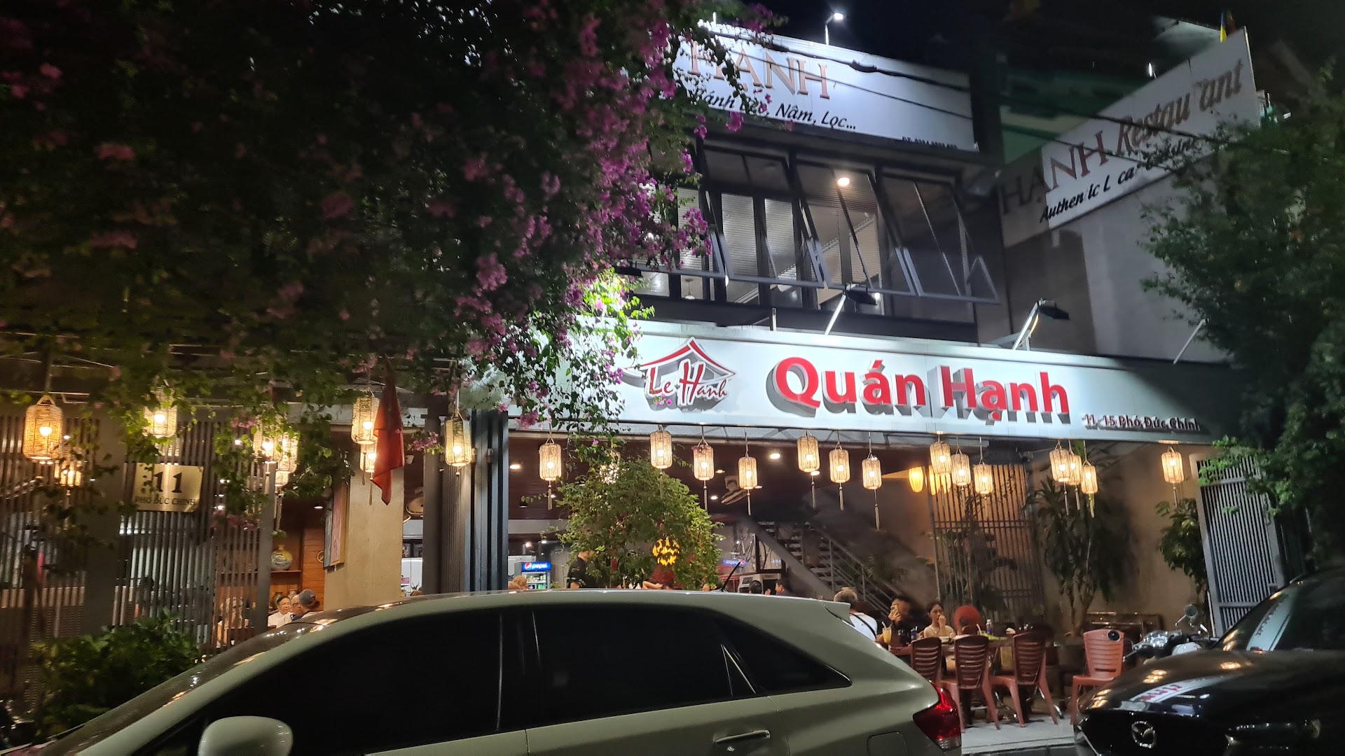 Quán Hạnh: clear exterior shot of restaurant