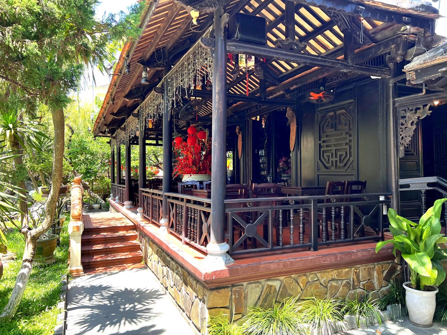 Vỹ Dạ Xưa: beautiful, clear shot of venue