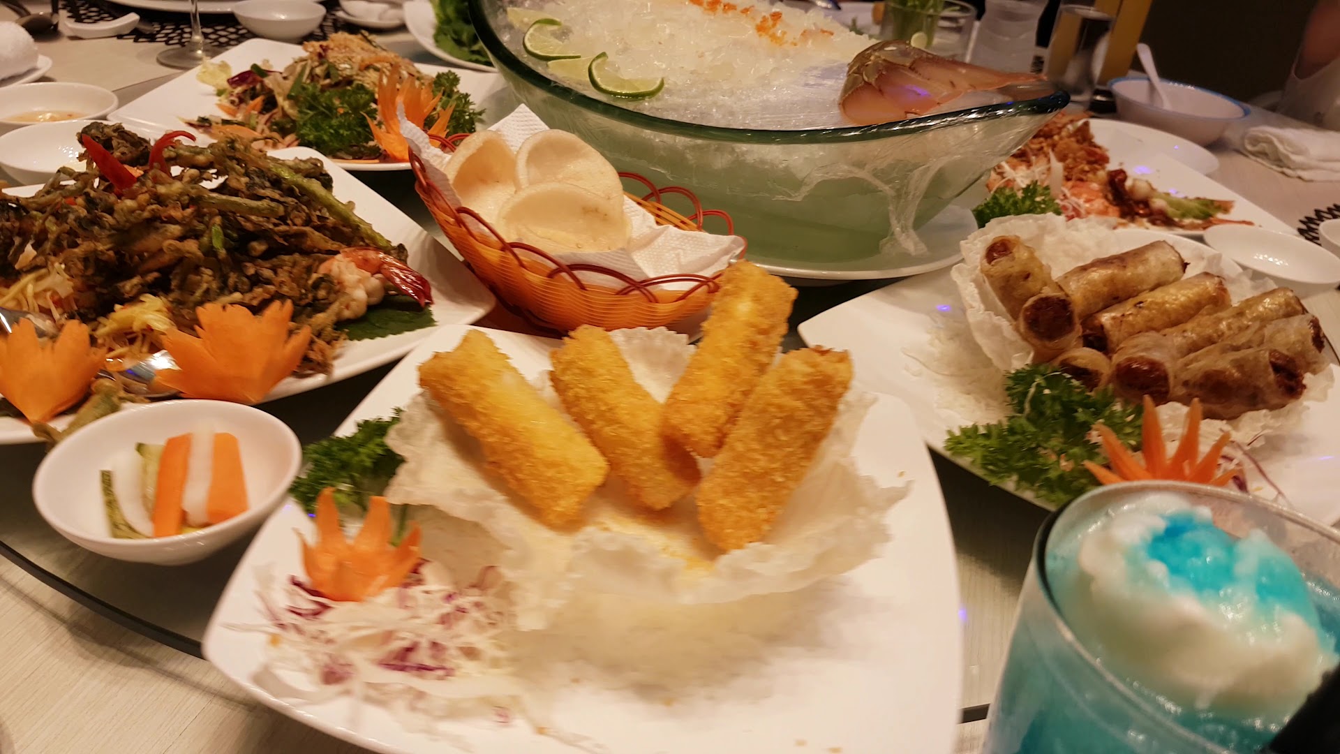 Costa Seafood: appetizing display of restaurant food