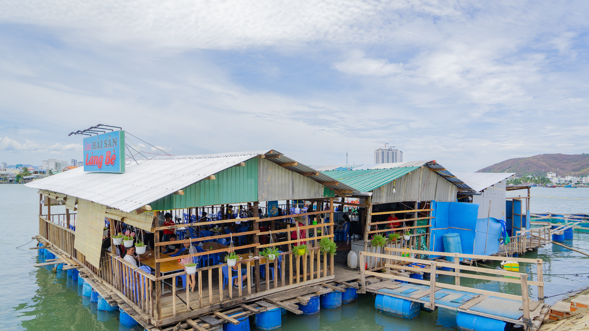 Hải Sản Làng Bè: clear exterior shot of restaurant
