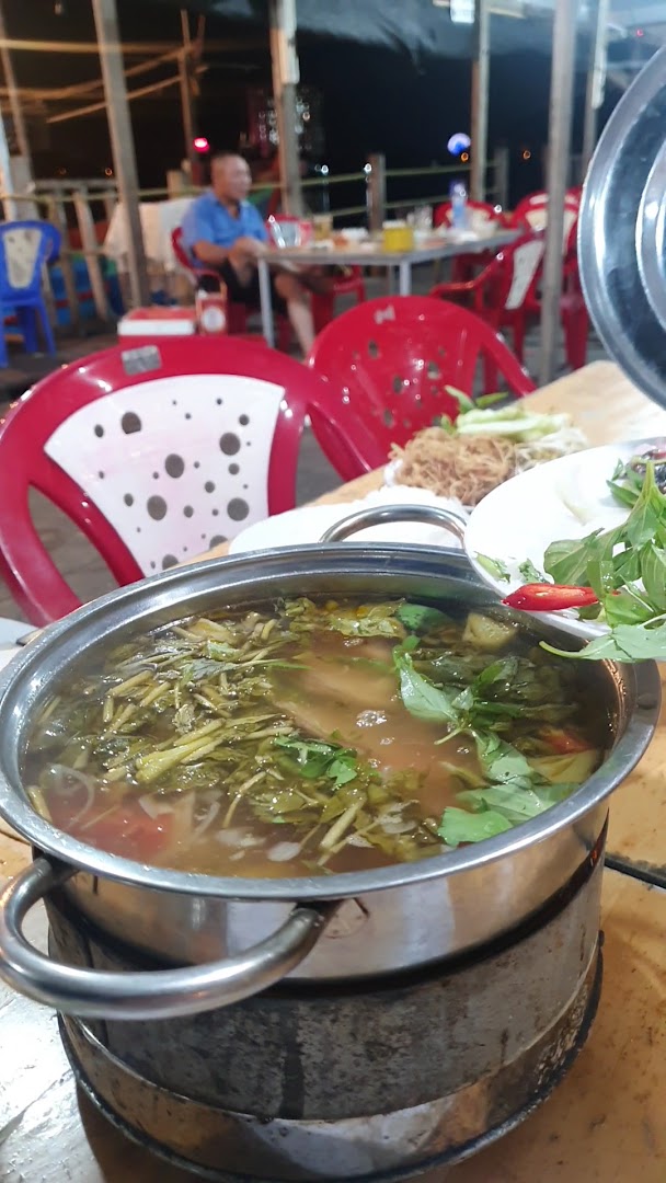 Hải Sản Làng Bè: appetizing food shot at venue