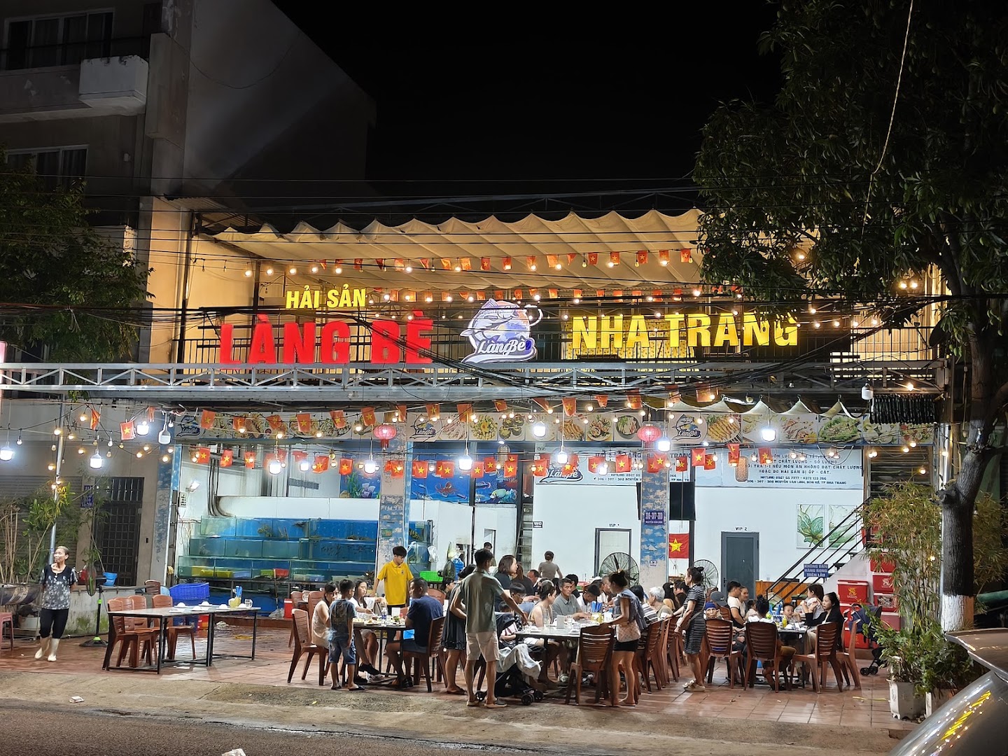 Hải Sản Làng Bè: clear, inviting restaurant exterior shot