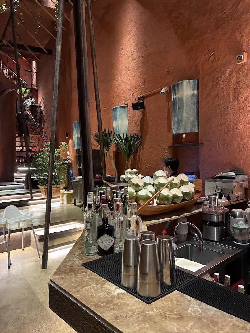Mắm Restaurant: attractive interior and bar atmosphere