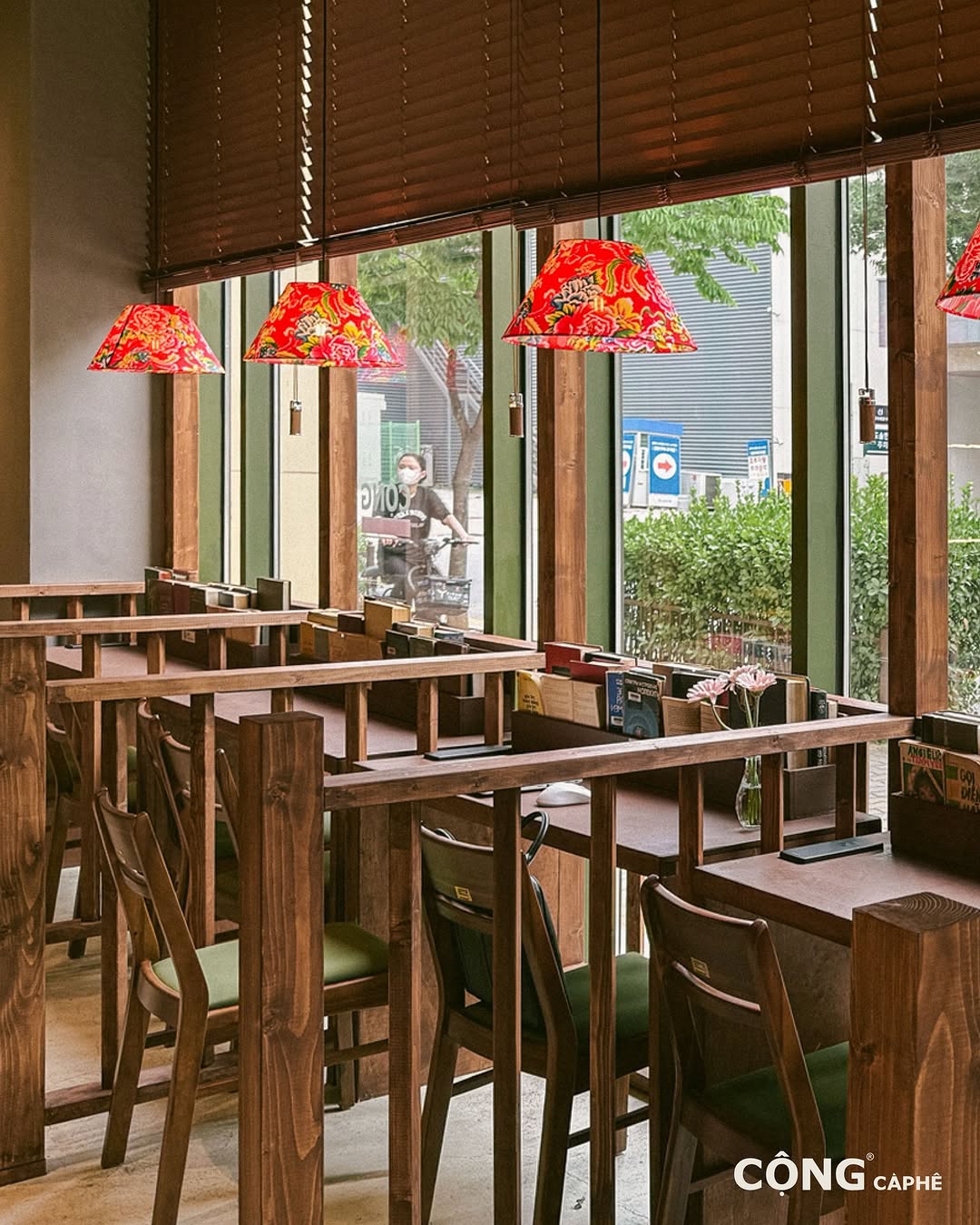 Cong Ca Phe: high quality interior atmosphere shot