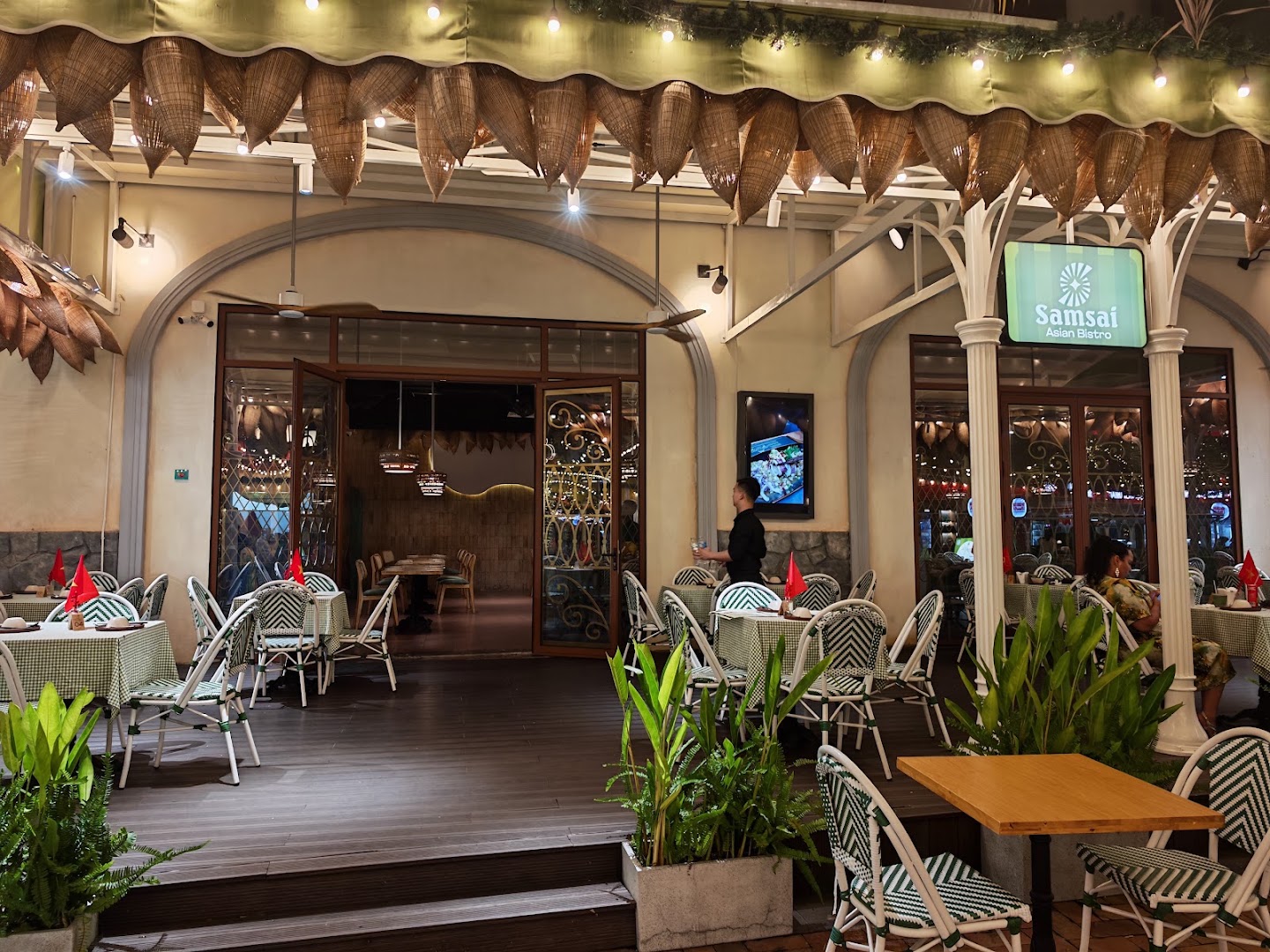 Samsai Bistro: inviting and professional restaurant exterior