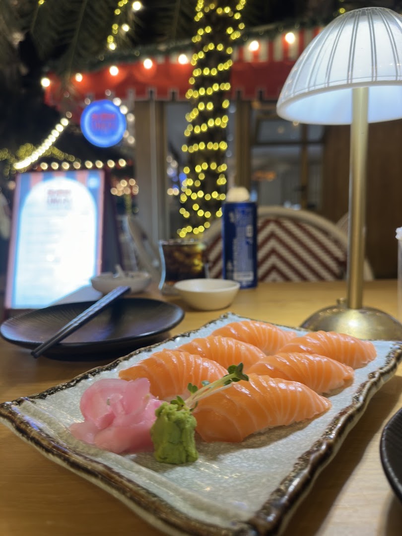 Umai: appetizing food photo with atmosphere