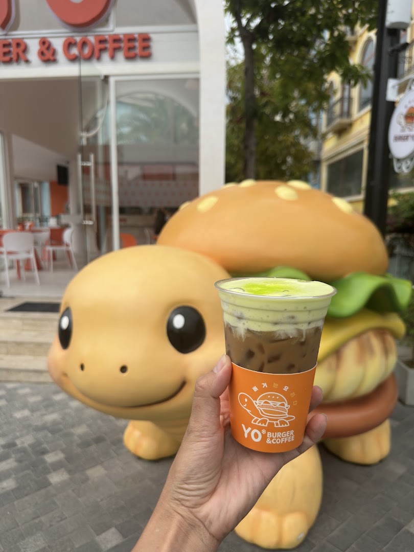 Yo - Burger & Coffee: clear branding and venue context