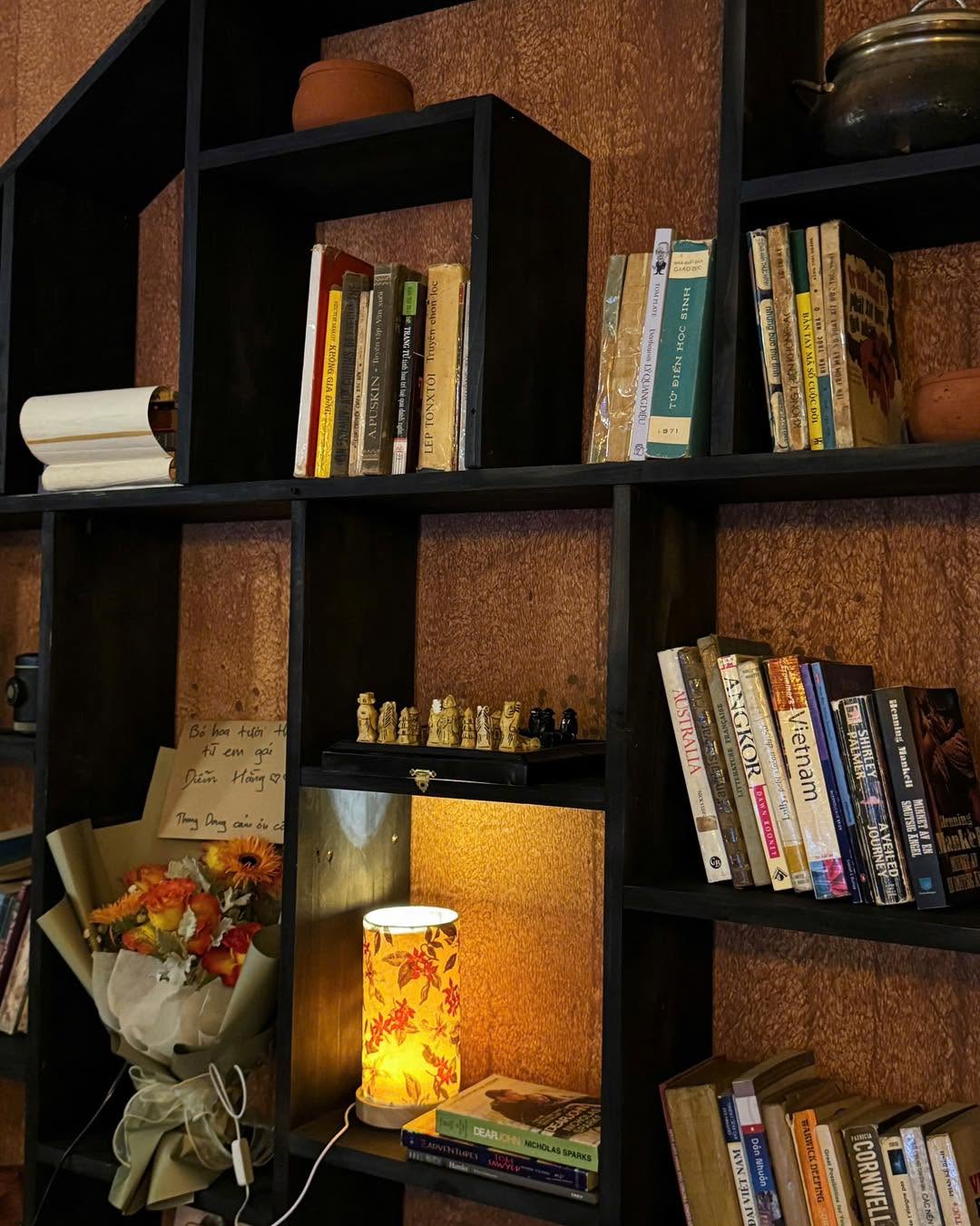 Thong Dong Breakfast, Brunch & Cafe: cozy and aesthetic interior decor